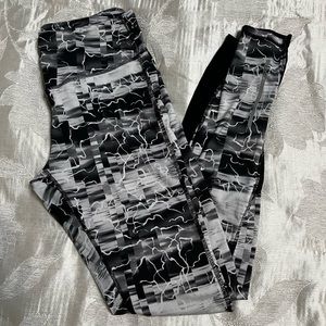Black/white athletic leggings
